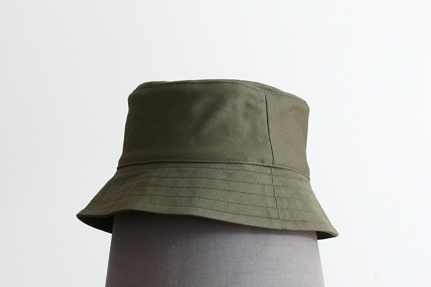 Short brim cotton bucket hat